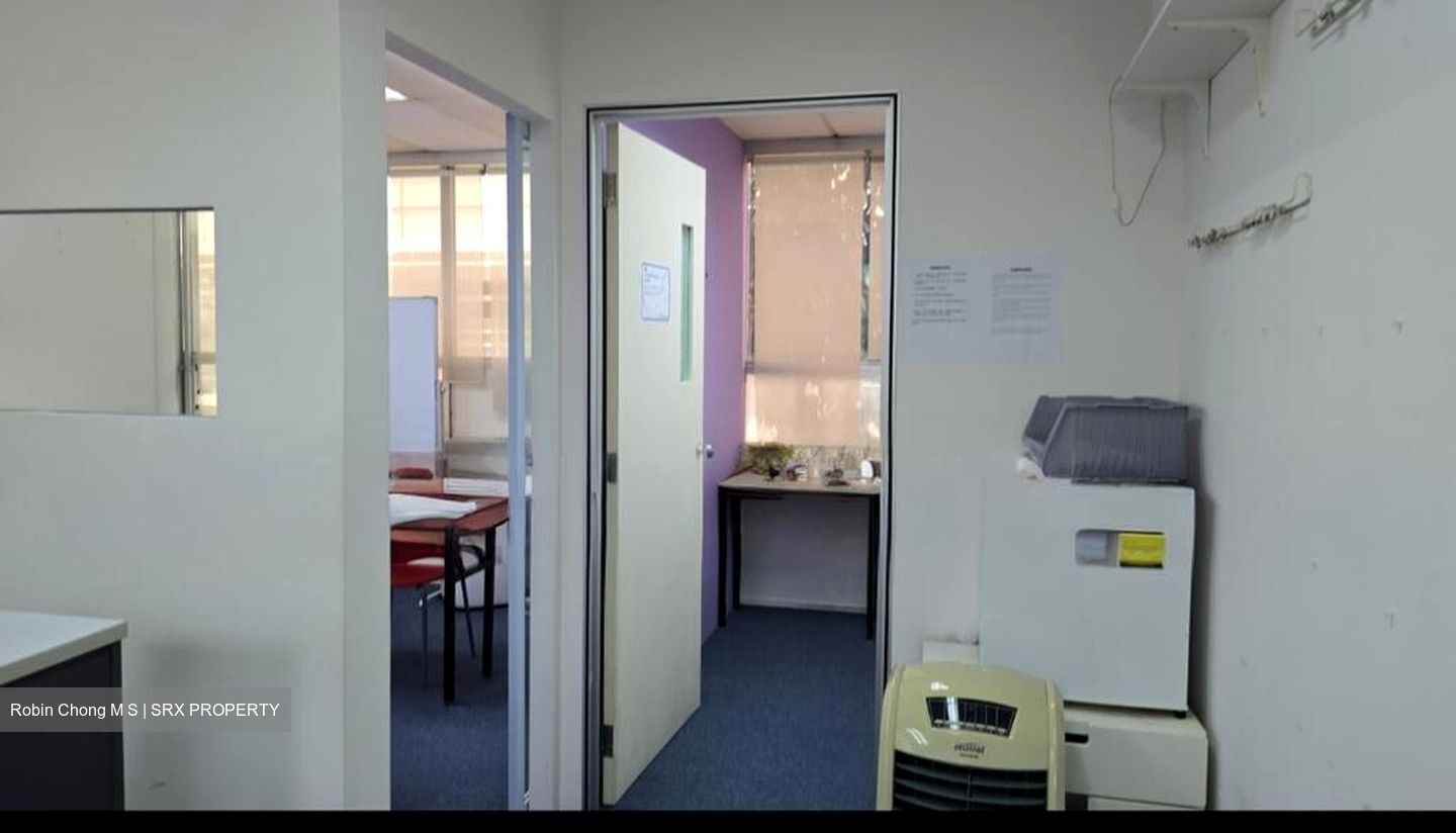 North Bridge Centre (D7), Office #504944911